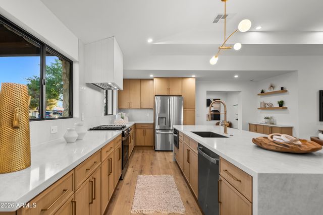 3860 E CLARENDON Avenue, Phoenix, AZ 85018