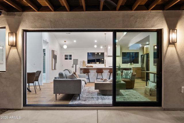 3860 E CLARENDON Avenue, Phoenix, AZ 85018