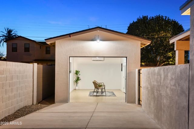 3860 E CLARENDON Avenue, Phoenix, AZ 85018