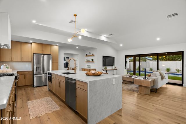 3860 E CLARENDON Avenue, Phoenix, AZ 85018