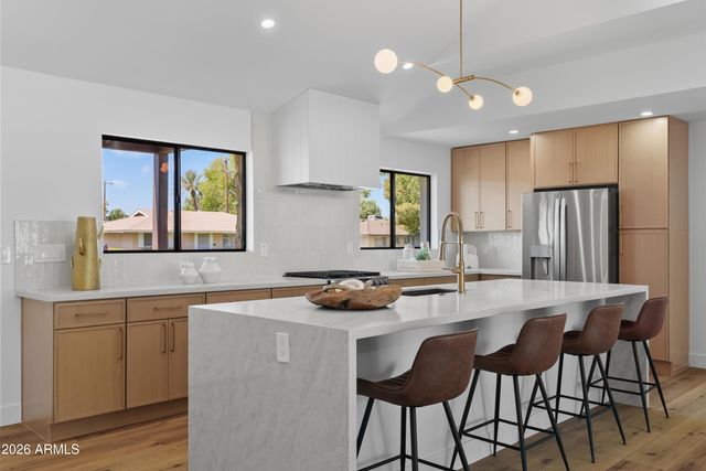 3860 E CLARENDON Avenue, Phoenix, AZ 85018
