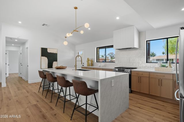 3860 E CLARENDON Avenue, Phoenix, AZ 85018