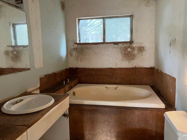 261 Parsons Road, Shelter Cove, CA 95589