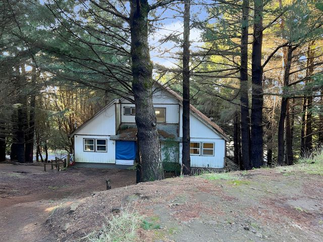 261 Parsons Road, Shelter Cove, CA 95589