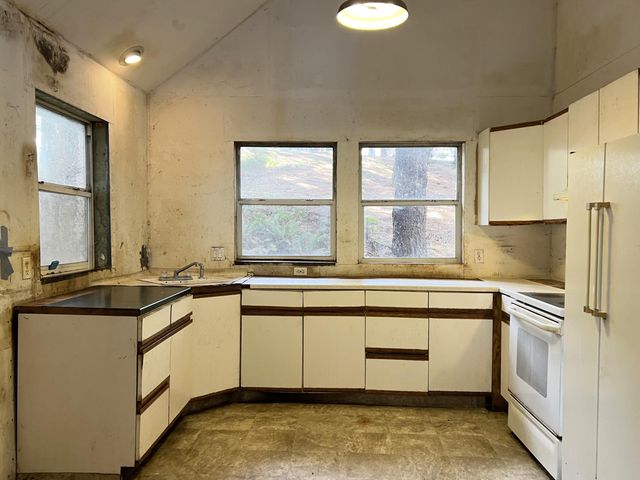 261 Parsons Road, Shelter Cove, CA 95589