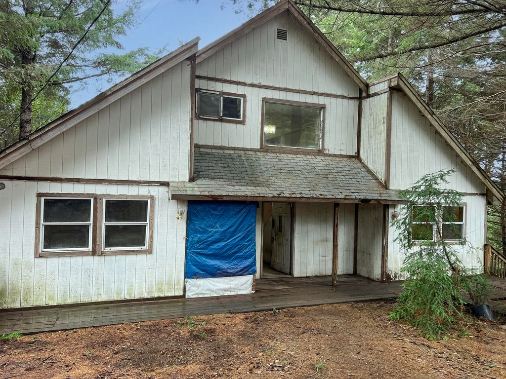 261 Parsons Road, Shelter Cove, CA 95589