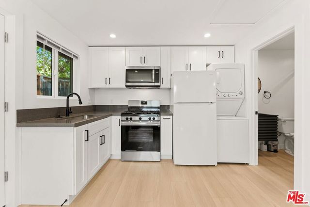 7103 Hatillo Avenue, Winnetka, CA 91306