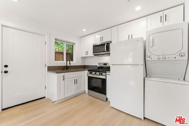 7103 Hatillo Avenue, Winnetka, CA 91306