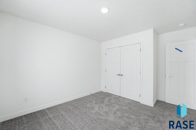 6202 S Hunt Pl Place, Sioux Falls, SD 57106