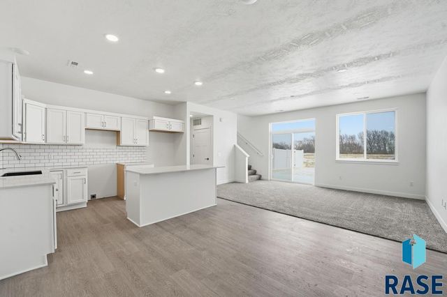 6202 S Hunt Pl Place, Sioux Falls, SD 57106