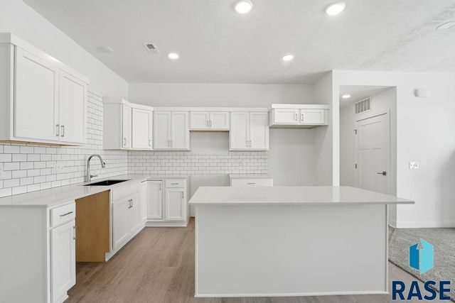 6202 S Hunt Pl Place, Sioux Falls, SD 57106