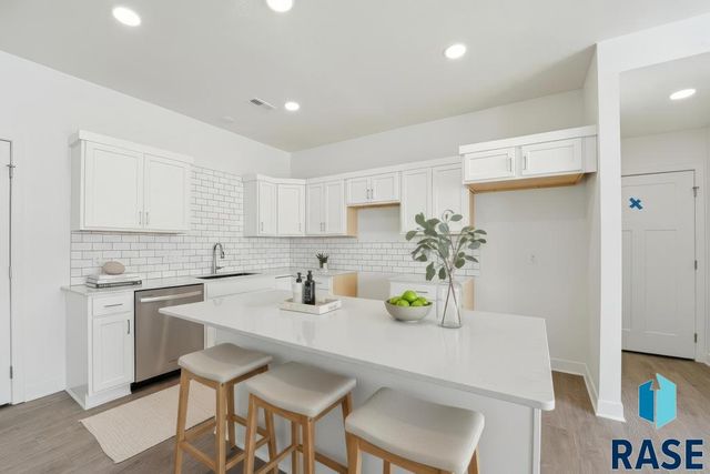 6202 S Hunt Pl Place, Sioux Falls, SD 57106