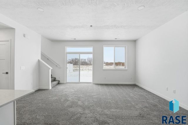 6202 S Hunt Pl Place, Sioux Falls, SD 57106