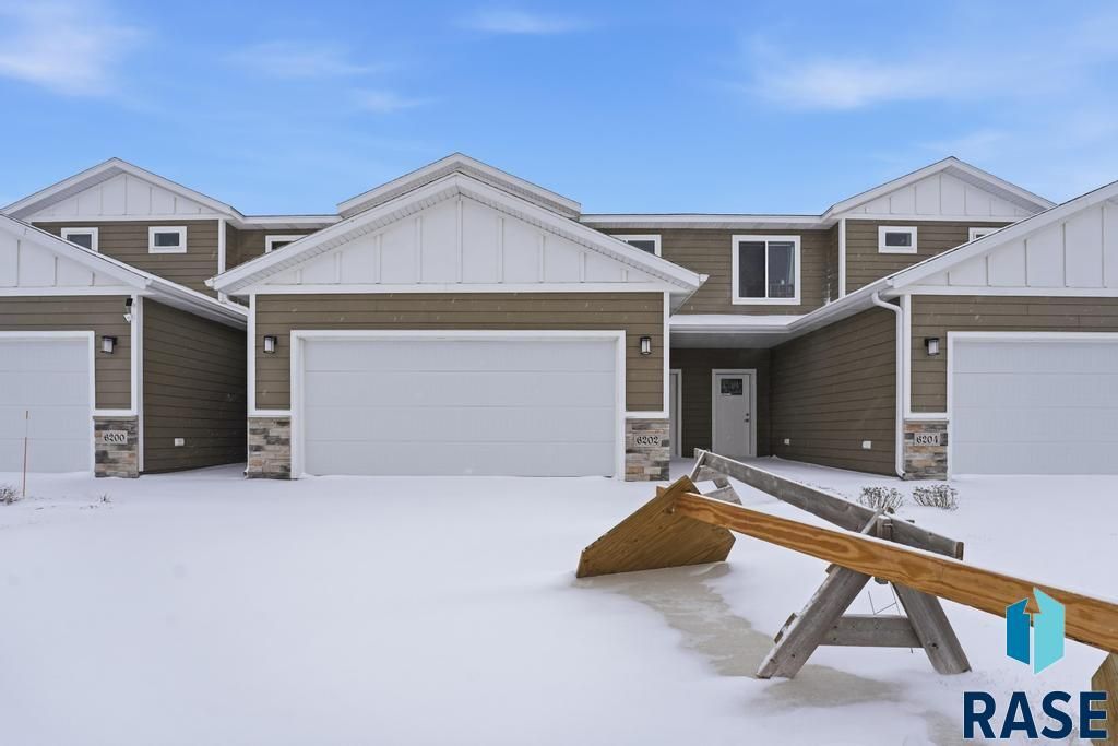 6202 S Hunt Pl Place, Sioux Falls, SD 57106