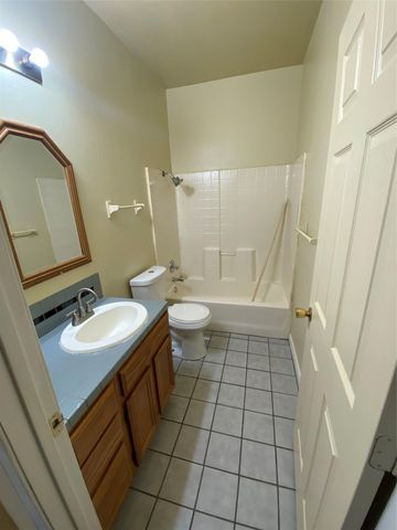 2605 Alcott LN B, Austin, TX 78748