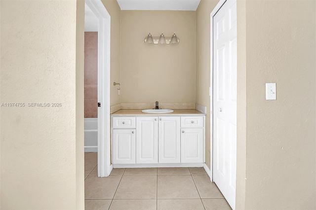 3920 SW 89th Ct B, Miami, FL 33165