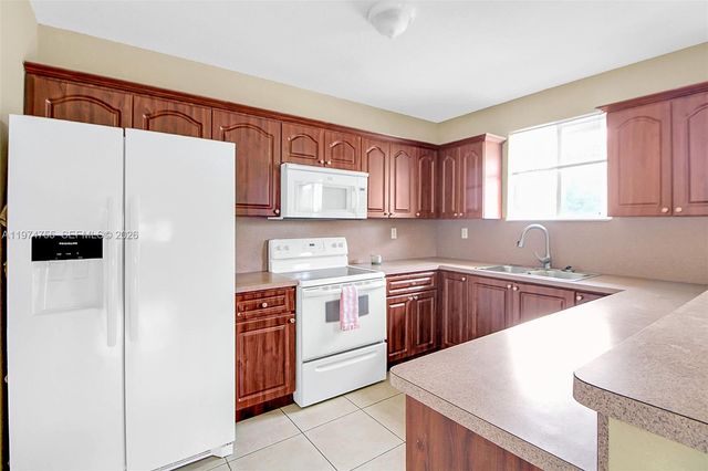 3920 SW 89th Ct B, Miami, FL 33165