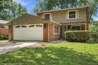 23821 Manistee Street, Oak Park, MI 48237