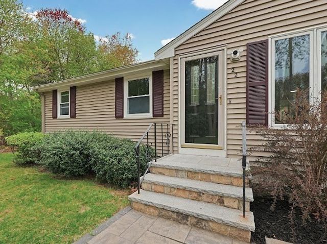 22 Kwedar Ave, Stoughton, MA 02072