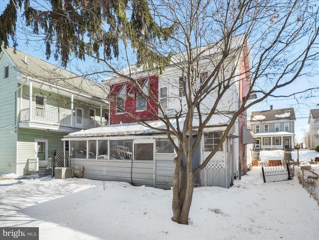 521 S 2ND ST, Chambersburg, PA 17201