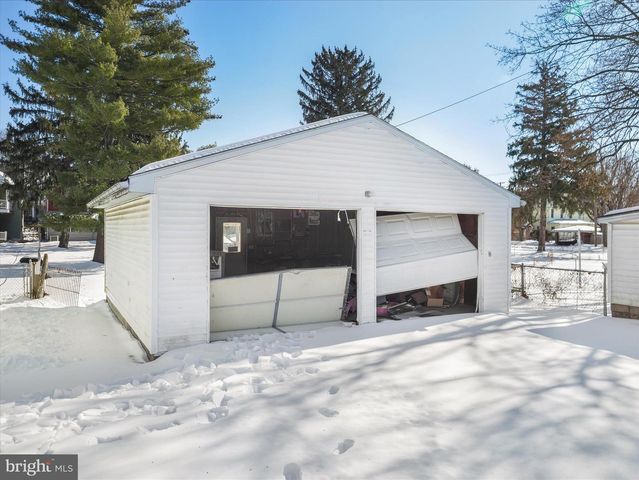 521 S 2ND ST, Chambersburg, PA 17201