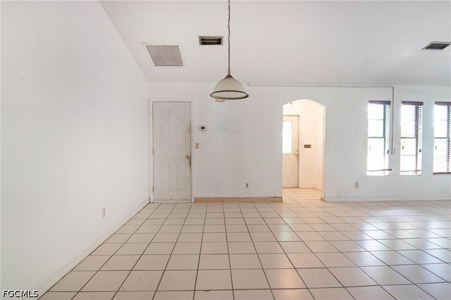 179 SE 4th ST, Cape Coral, FL 33990