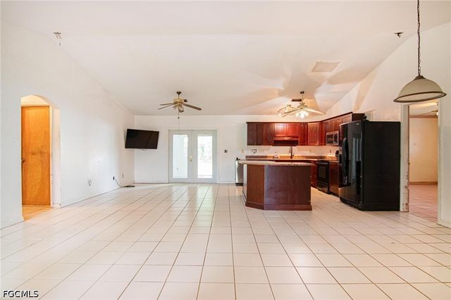 179 SE 4th ST, Cape Coral, FL 33990