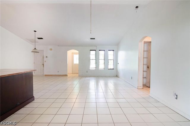 179 SE 4th ST, Cape Coral, FL 33990
