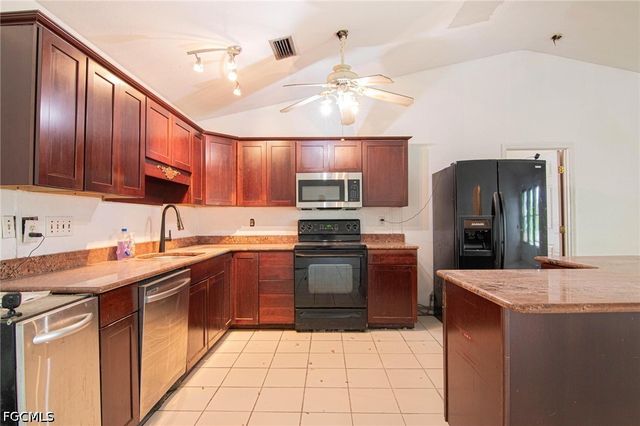 179 SE 4th ST, Cape Coral, FL 33990