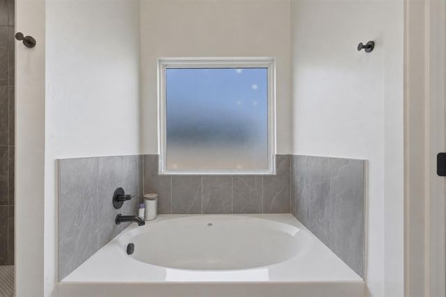 149 Sage Brush Way, Edmond, OK 73025