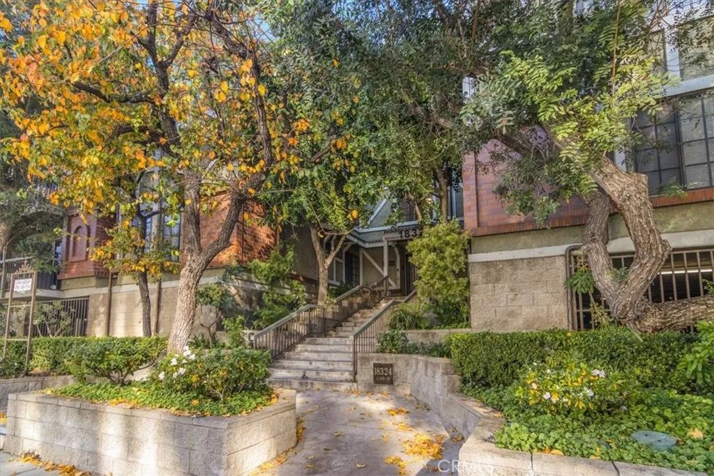 18324 Clark Street 102, Tarzana, CA 91356