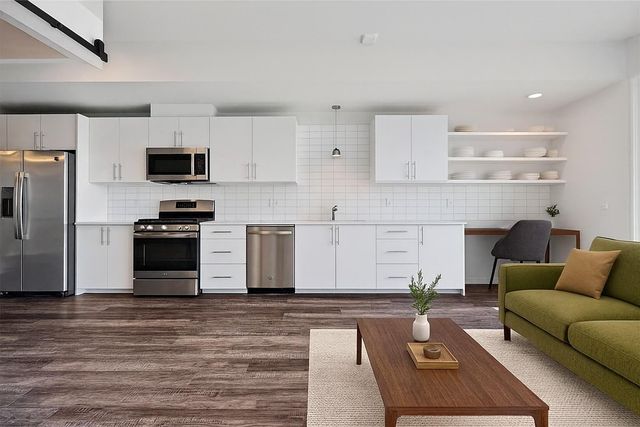 4004 Banister LN 303, Austin, TX 78704