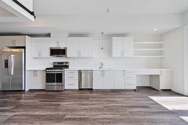 4004 Banister LN 303, Austin, TX 78704