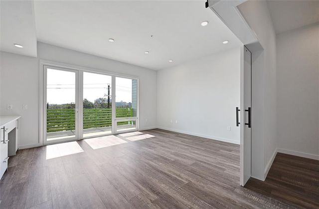 4004 Banister LN 303, Austin, TX 78704