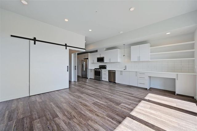 4004 Banister LN 303, Austin, TX 78704