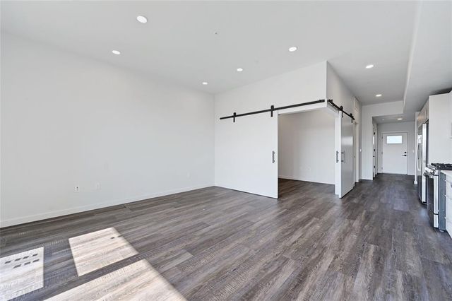 4004 Banister LN 303, Austin, TX 78704