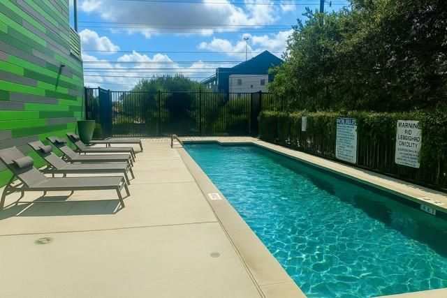 4004 Banister LN 303, Austin, TX 78704