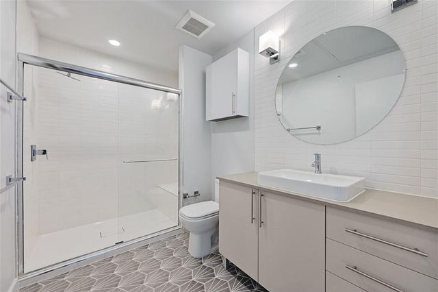 4004 Banister LN 303, Austin, TX 78704