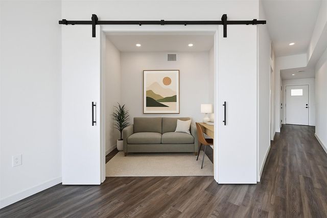 4004 Banister LN 303, Austin, TX 78704