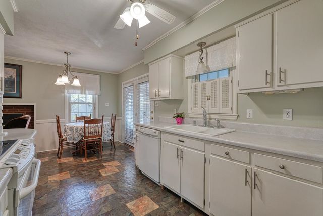 137 Whittier Place, Spartanburg, SC 29303