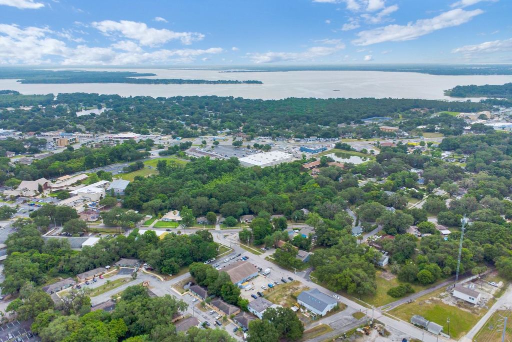 Image 6 of property listing at 500 N 13TH STREET, Leesburg, FL 34748