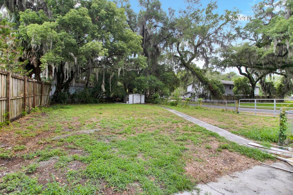 Image 10 of property listing at 500 N 13TH STREET, Leesburg, FL 34748