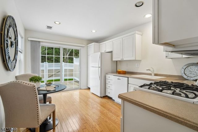 6 Dorchester Drive, Bernards Twp., NJ 07920