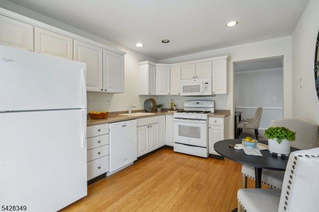 6 Dorchester Drive, Bernards Twp., NJ 07920
