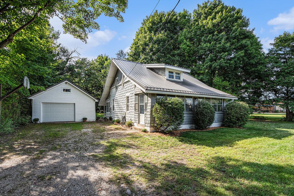 960 S 15th Street, Niles City, MI 49120