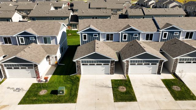 217 NW Waverly Drive, Waukee, IA 50263
