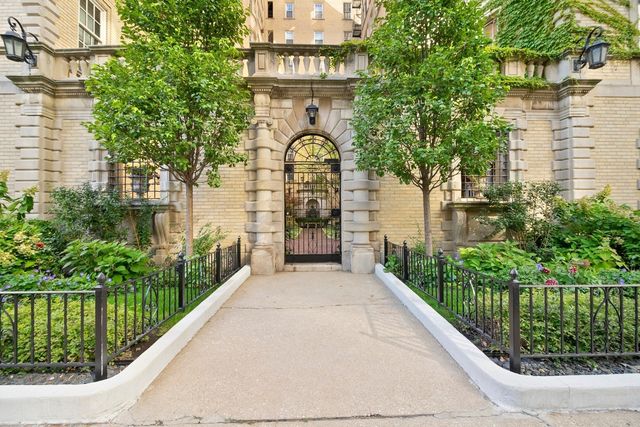 70 E Scott Street 307, Chicago, IL 60610