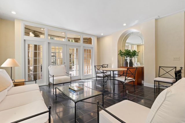 70 E Scott Street 307, Chicago, IL 60610