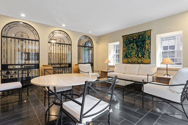 70 E Scott Street 307, Chicago, IL 60610