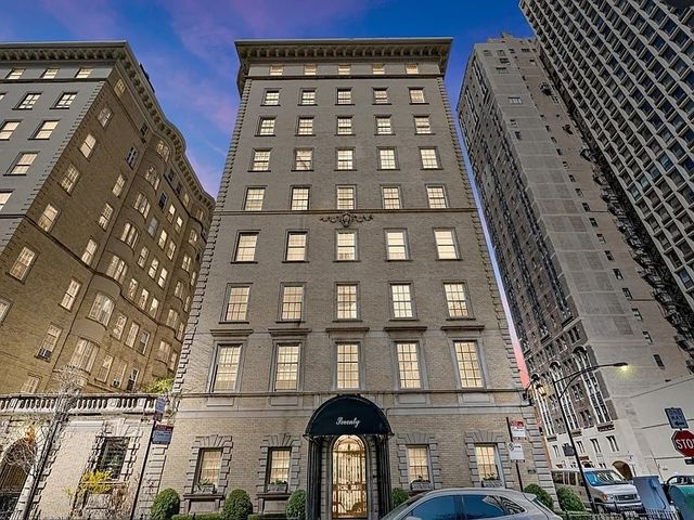 70 E Scott Street 307, Chicago, IL 60610